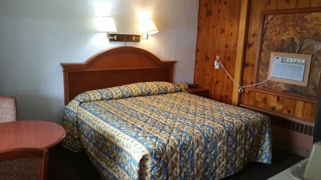 Sun N Snow Hotel Кадиллак Экстерьер фото